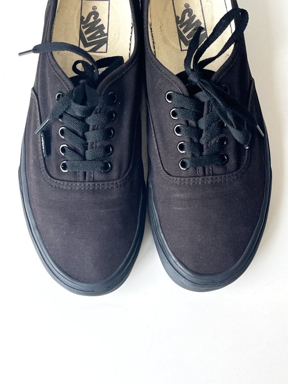 Men's Blackout Authentic Shoe Low Top Sneaker Size 10 - Picture 2 of 7